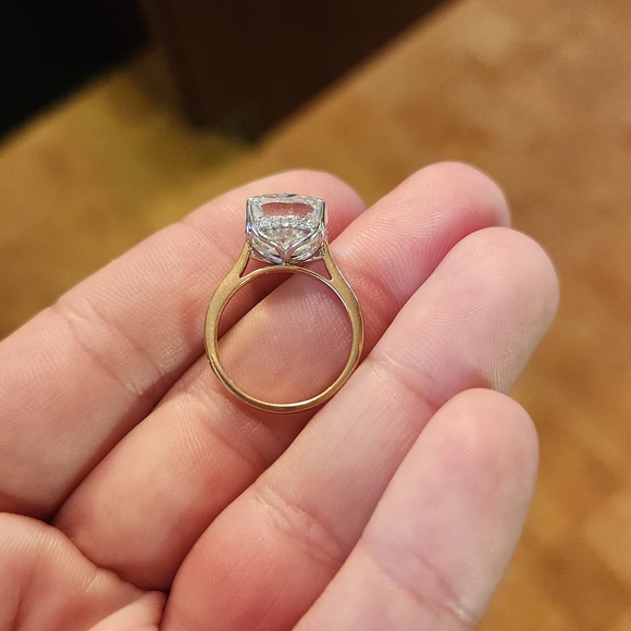 8 Carat Cushion Cut Diamond Gold Ring - Picture 8 of 9